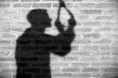 Κρεοπώλης βρέθηκε κρεμασμένος μέσα σε ψυγείο στη Σπάρτη