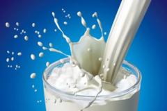 Απίστευτο πείραμα: Μετατρέπει το γάλα σε... πέτρα [video]