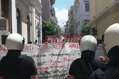 Πάτρα: Νέα διαμαρτυρία κατά των πλειστηριασμών - Ισχυρή η δύναμη της ΕΛ.ΑΣ στο κέντρο της πόλης