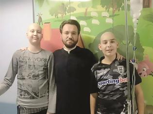 Φωτογραφία για Ιερέας επισκέπτεται κάθε βράδυ νοσοκομείο και στηρίζει παιδιά που έχουν καρκίνο