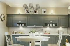 5 πρωτότυποι τρόποι για να διακοσμήσετε τον χώρο πάνω από τα ντουλάπια της κουζίνας