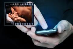 Απόστρατος αστυνομικός εκβίαζε κοπέλα με άσεμνες φωτογραφίες!