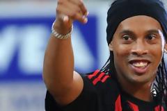 Ο Ροναλντίνιο ετοιμάζεται να παντρευτεί... δύο γυναίκες!