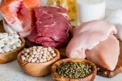 Πρωτεΐνη: 7 σημάδια ότι τρώτε περισσότερη απ’ όση χρειάζεστε