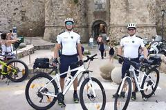 Αστυνομικοί με ποδήλατα ανέλαβαν δράση στην πόλη της Ρόδου