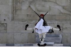 Εύζωνες: Το Associated Press αποθεώνει τους 