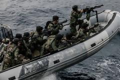 Κίνηση «ματ» από το ΓΕΕΘΑ: Αρματαγωγό με πάνοπλους πεζοναύτες θα πλέει συνεχώς στο Αιγαίο – Έτοιμοι να γαζώσουν τους Τούρκους κομάντος