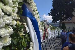 Αυτή την ώρα το τελευταίο «αντίο» στον Χάρρυ Κλυνν - Πλήθος κόσμου έχει συγκεντρωθεί για να τον συνοδεύσει στην τελευταία του κατοικία