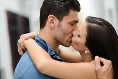 5 tips για να φιλάς τέλεια