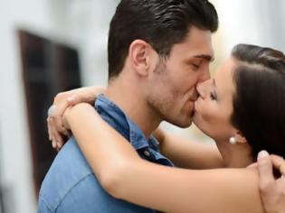 Φωτογραφία για 5 tips για να φιλάς τέλεια