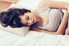 Πόνος στο στομάχι μετά το σεξ; Αυτή είναι η εξήγηση των γιατρών