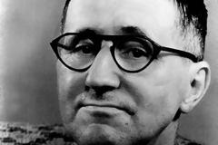 Άκουσα πως τίποτα δε θέλετε να μάθετε – Μπρεχτ