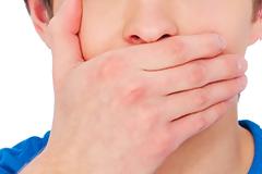 Γιατί κομπιάζετε ενώ μιλάτε;