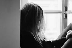 Πρώην αστυνομικός φωτογράφιζε «στενές» επαφές του με ανήλικη συγγενή της γυναίκας του!