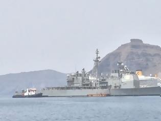 Φωτογραφία για USS Normandy στην καλντέρα της Σαντορίνης