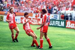 Τα ποδοσφαιρικά ''όργια'' των Λάουντρουπ και Έλκιερ εναντίον της Ουρουγουάης - Μουντιάλ 1986 [ video ]