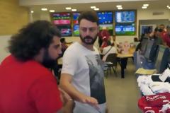 #ZiseToPodosfairo: «Πρόβα» τελικού Champions League σε πρακτορείο ΟΠΑΠ