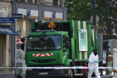 Γαλλία: Υπάλληλοι καθαριότητας έκλεψαν απορριμματοφόρο για να το αδειάσουν στο γραφείο του Μακρόν