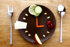 Μύθοι και αλήθειες για το πόσο συχνά πρέπει να τρώμε μέσα στην ημέρα