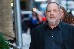 Πέντε ημερομηνίες κλειδί στην υπόθεση του Harvey Weinstein.Θα παραδοθεί στην αστυνομία της Νέας Υόρκης