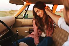 Η παράδοξη γυναικεία στρατηγική για να κερδίσει το αντίθετο φύλο