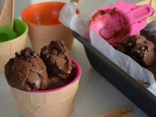 Φωτογραφία για Chocolate και Choco Chip παγωτό χωρίς ζάχαρη