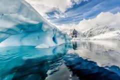 Ανακαλύφθηκαν τρία γιγάντια φαράγγια κάτω από τους πάγους της Ανταρκτικής