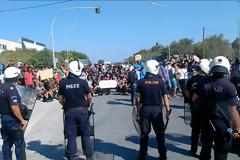 Από τις ξαπλώστρες της Μυτιλήνης - Του Ιωάννη Πεχλιβανάκη