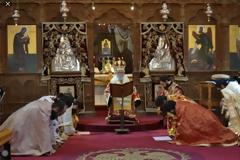 Γιατί γονατίζουμε τρεις φορές στον Εσπερινό της Πεντηκοστής;