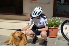 Λευκάδα: Οι ξεχωριστές… φωτογραφίες των αστυνομικών – ποδηλατών με τον συμπαθέστατο «Μακ» (ΦΩΤΟ)