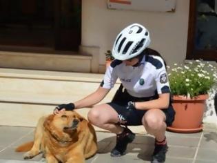 Φωτογραφία για Λευκάδα: Οι ξεχωριστές… φωτογραφίες των αστυνομικών – ποδηλατών με τον συμπαθέστατο «Μακ» (ΦΩΤΟ)