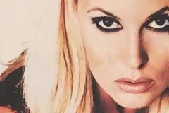 «Νο botox» -To supermodel των 90s Φιλίππα Μάθιους χαμογελάει στον φακό