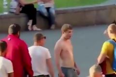 Λίγο πριν τον τελικό του Champions League - Έκανε το μάγκα και τον ξάπλωσε με μία γροθιά... [video]