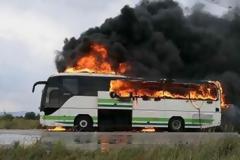 Κεραυνός χτύπησε λεωφορείο του ΚΤΕΛ γεμάτο επιβάτες - Κάηκε ολοσχερώς! (ΦΩΤΟ & ΒΙΝΤΕΟ)