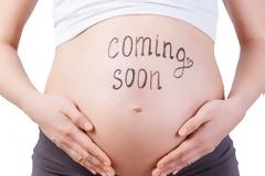 Οι γυναίκες που τρώνε συχνά φαστ φουντ και λίγα φρούτα καθυστερούν την εγκυμοσύνη