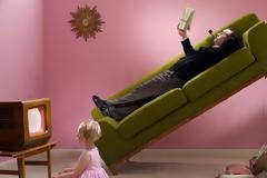 Είναι η θέση της γυναίκας στο σπίτι; Τι απαντούν Έλληνες και Ευρωπαίοι πολίτες;