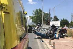 Ασυνήθιστο τροχαίο στη λεωφόρο Σπάτων!