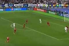 H στιγμή που οπαδός εισβάλλει στο γήπεδο και κόβει φάση του Ρονάλντο [video]