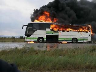 Φωτογραφία για ΣΟΚ σε λεωφορείο του ΚΤΕΛ Αλεξανδρούπολης: Κεραυνός χτύπησε εν κινήσει το λεωφορείο με 12 επιβάτες [Εικόνες-Βίντεο]