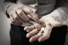 Ελλάδα 2018: Δραματική πτώση των αποταμιεύσεων, μετά το κούρεμα των συντάξεων