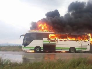 Φωτογραφία για ΚΤΕΛ: Κεραυνός χτύπησε εν κινήσει λεωφορείο με 12 επιβάτες