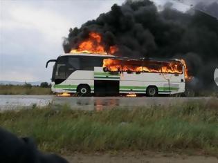 Φωτογραφία για Απίστευτο: Κεραυνός «έβαλε» φωτιά σε λεωφορείο του ΚΤΕΛ Έβρο