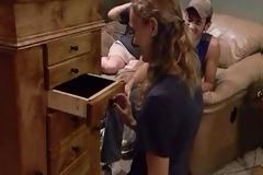 Αυτό που βρήκε στο συρτάρι του φίλου της άλλαξε τη σχέση τους για πάντα [video]