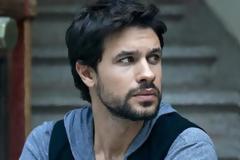 Ανάμεσα σε δυο κωμωδίες...