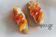 Μπρουσκέτες με ανθότυρο και βερίκοκο