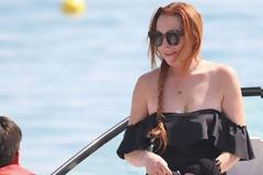 Τo Αγιο Πνεύμα στη Μύκονο «φωτίζει» κοσμικούς και σκαφάτους