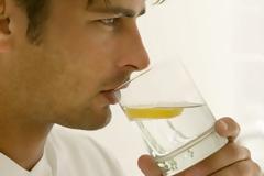 Τι κερδίζετε αν ξεκινάτε την ημέρα σας πίνοντας νερό με λεμόνι