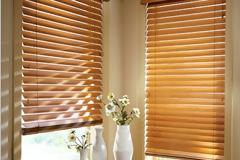 Πώς να καθαρίσετε πανεύκολα τα βρώμικα στόρια