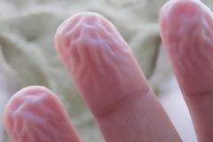 Γιατί ζαρώνουν τα δάχτυλα στο νερό; Ιδού η επιστημονική απάντηση