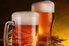 Ένα ποτήρι μπύρας μας κάνει πιο... κοινωνικούς!